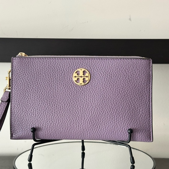 NWOT Tory Burch Chelsea Pebbled Leather Wristlet - Picture 3 of 11